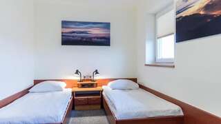 Отели типа «постель и завтрак» Pensjonat Na Górce Полянчик Двухместный номер с 2 отдельными кроватями и видом на озеро-16