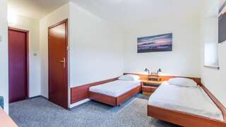 Отели типа «постель и завтрак» Pensjonat Na Górce Полянчик Двухместный номер с 2 отдельными кроватями и видом на озеро-17